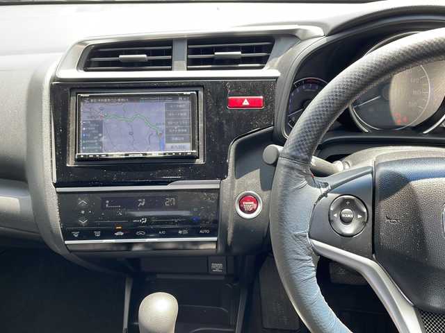 ホンダ フィット 13G Lパッケージ 鹿児島県 2014(平26)年 5.4万km アラバスターシルバーメタリック 社外7インチＳＤナビ/　　CD/DVD/フルセグＴＶ/バックカメラ/LEDヘッドライト/純正15インチアルミホイール/アイドリングストップ/スマートキー/ETC/オートライト/ＭＴモード付FAT