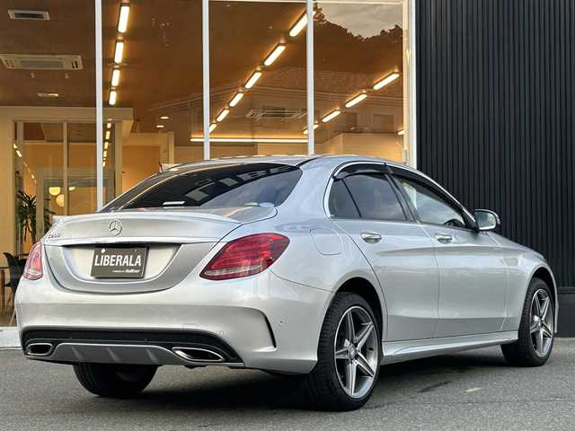 メルセデス・ベンツ Ｃ２００ アバンギャルド AMGライン 福岡県 2017(平29)年 4.8万km イリジウムシルバー レーダーセーフティパッケージ/アダプティブクルーズコントロール/レーンキープアシスト/ブラインドスポットモニター/アクティブセーフティブレーキ/レザーエクスクルーシブパッケージ/ブルメスター　/ヘッドアップディスプレイ/純正ナビ/フルセグTV/Bluetooth/バックカメラ/黒革シート/前席シートヒーター/パワーバックドア/LEDヘッドライト/オートライト/キーレスゴー　/純正18インチアルミホイール/ETC2.0