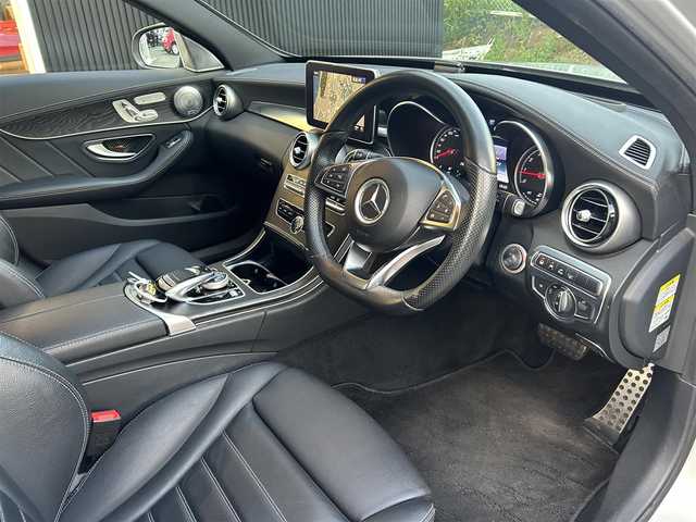 メルセデス・ベンツ Ｃ２００ アバンギャルド AMGライン 福岡県 2017(平29)年 4.8万km イリジウムシルバー レーダーセーフティパッケージ/アダプティブクルーズコントロール/レーンキープアシスト/ブラインドスポットモニター/アクティブセーフティブレーキ/レザーエクスクルーシブパッケージ/ブルメスター　/ヘッドアップディスプレイ/純正ナビ/フルセグTV/Bluetooth/バックカメラ/黒革シート/前席シートヒーター/パワーバックドア/LEDヘッドライト/オートライト/キーレスゴー　/純正18インチアルミホイール/ETC2.0