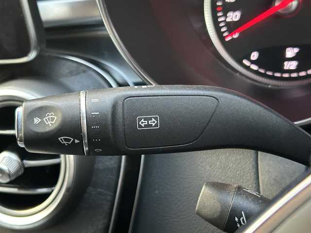 メルセデス・ベンツ Ｃ２００ アバンギャルド AMGライン 福岡県 2017(平29)年 4.8万km イリジウムシルバー レーダーセーフティパッケージ/アダプティブクルーズコントロール/レーンキープアシスト/ブラインドスポットモニター/アクティブセーフティブレーキ/レザーエクスクルーシブパッケージ/ブルメスター　/ヘッドアップディスプレイ/純正ナビ/フルセグTV/Bluetooth/バックカメラ/黒革シート/前席シートヒーター/パワーバックドア/LEDヘッドライト/オートライト/キーレスゴー　/純正18インチアルミホイール/ETC2.0