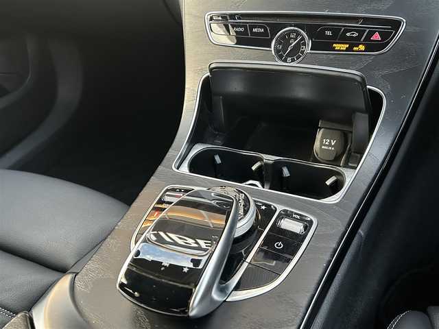 メルセデス・ベンツ Ｃ２００ アバンギャルド AMGライン 福岡県 2017(平29)年 4.8万km イリジウムシルバー レーダーセーフティパッケージ/アダプティブクルーズコントロール/レーンキープアシスト/ブラインドスポットモニター/アクティブセーフティブレーキ/レザーエクスクルーシブパッケージ/ブルメスター　/ヘッドアップディスプレイ/純正ナビ/フルセグTV/Bluetooth/バックカメラ/黒革シート/前席シートヒーター/パワーバックドア/LEDヘッドライト/オートライト/キーレスゴー　/純正18インチアルミホイール/ETC2.0