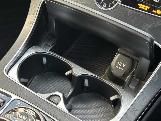 メルセデス・ベンツ Ｃ２００ アバンギャルド AMGライン 福岡県 2017(平29)年 4.8万km イリジウムシルバー レーダーセーフティパッケージ/アダプティブクルーズコントロール/レーンキープアシスト/ブラインドスポットモニター/アクティブセーフティブレーキ/レザーエクスクルーシブパッケージ/ブルメスター　/ヘッドアップディスプレイ/純正ナビ/フルセグTV/Bluetooth/バックカメラ/黒革シート/前席シートヒーター/パワーバックドア/LEDヘッドライト/オートライト/キーレスゴー　/純正18インチアルミホイール/ETC2.0