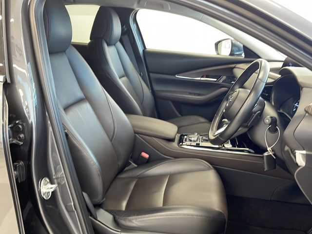 マツダ ＣＸ－３０ XD Lパッケージ 岐阜県 2021(令3)年 4.3万km マシーングレープレミアムM BOSEサウンドシステム（ＡＵＤＩＯＰＩＬＯＴ２＋Ｃｅｎｔｅｒｐｏｉｎｔ２）＋１２スピーカ/純正ナビゲーション/３６０°ビュー・モニター/ドライバー・モニタリング/ＣＤ／ＤＶＤプレーヤー/地上デジタルＴＶチューナー（フルセグ）/前後ドライブレコーダー/ブラインドスポットモニター/ヘッドアップディスプレイ/クリアランスソナー/LEDヘッドライト/オートハイビーム/オートライト/レザーシート/シートヒーター/ステアリングヒーター/メモリーシート/置くだけ充電/プッシュスタート/スマートキー/スペアキー/取扱説明書・記録簿