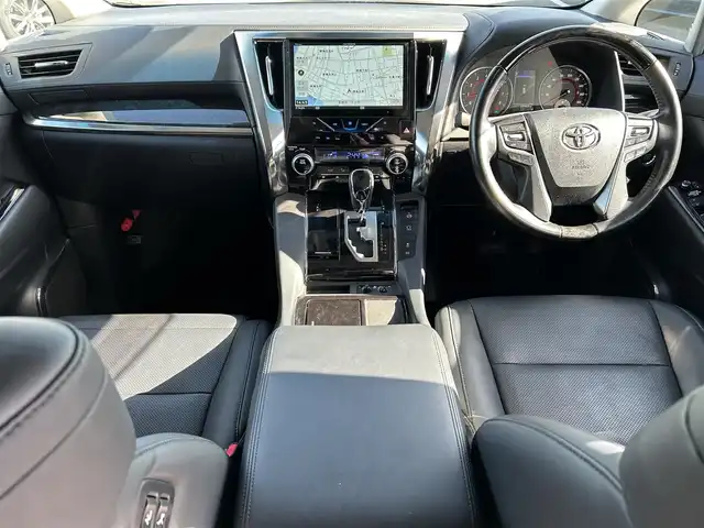 トヨタ アルファード S Cパッケージ 愛媛県 2019(令1)年 2.9万km ホワイトパールクリスタルシャイン 登録時走行距離：28648km/メーカーOP純正ナビ/AM/FM/フルセグTV/DVD/CD/純正後席モニター/サンルーフ/前後ドラレコ/ETC/バックカメラ/デジタルミラー/追従クルコン/レーンキープアシスト/パーキングアシスト/衝突軽減システム/横滑り防止装置/両側パワスラ/電動リアゲート/シートメモリー/ハンドルヒーター/LEDヘッドライト/オートライト/エンジンスタートボタン/スマートキー/純正アルミホイール/純正フロアマット