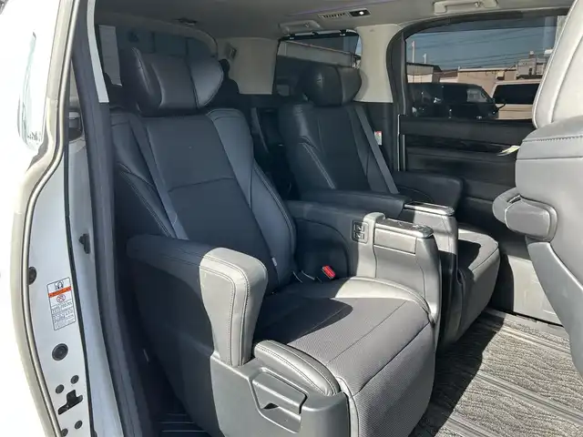 トヨタ アルファード S Cパッケージ 愛媛県 2019(令1)年 2.9万km ホワイトパールクリスタルシャイン 登録時走行距離：28648km/メーカーOP純正ナビ/AM/FM/フルセグTV/DVD/CD/純正後席モニター/サンルーフ/前後ドラレコ/ETC/バックカメラ/デジタルミラー/追従クルコン/レーンキープアシスト/パーキングアシスト/衝突軽減システム/横滑り防止装置/両側パワスラ/電動リアゲート/シートメモリー/ハンドルヒーター/LEDヘッドライト/オートライト/エンジンスタートボタン/スマートキー/純正アルミホイール/純正フロアマット