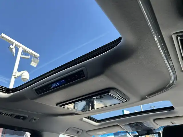 トヨタ アルファード S Cパッケージ 愛媛県 2019(令1)年 2.9万km ホワイトパールクリスタルシャイン 登録時走行距離：28648km/メーカーOP純正ナビ/AM/FM/フルセグTV/DVD/CD/純正後席モニター/サンルーフ/前後ドラレコ/ETC/バックカメラ/デジタルミラー/追従クルコン/レーンキープアシスト/パーキングアシスト/衝突軽減システム/横滑り防止装置/両側パワスラ/電動リアゲート/シートメモリー/ハンドルヒーター/LEDヘッドライト/オートライト/エンジンスタートボタン/スマートキー/純正アルミホイール/純正フロアマット