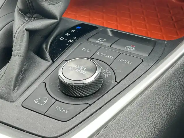 トヨタ ＲＡＶ４ アドベンチャー 滋賀県 2023(令5)年 4.2万km グレーメタリック 4WD(F4)/ワンオーナー/モデリスタジャオスフルエアロ/10.5インチ純正ディスプレイオーディオ/（FM/AM/フルセグ/Bluetooth/USB）/バックカメラ/ETC2.0/デジタルインナーミラー型ドラレコ（ＳＤカード無）/ＴＶキャンセラー/ＴｏｙｏｔａＳａｆｅｔｙＳｅｎｓｅ/・プリクラッシュブレーキアシスト/・パーキングサポートブレーキ（前後方静止物）	/・パーキングサポートブレーキ（後方接近車両）/・ブラインドスポットモニター（ＢＳＭ）/・レーンキープアシスト	/・レーダークルーズコントロール（全車速追従機能付））/・標識検知機能	/運転席・助手席シートヒーター/運転席・助手席シートベンチレーション/シートメモリー/電動格納ミラー/電子パーキング/ブレーキホールド/革巻きステアリング/ステアリングスイッチ/ステアリングヒーター/オートライト/LEDヘッドライト/フロントフォグ/オートマチックハイビーム/フルオートエアコン/プッシュスタート/スマートキー/ルーフレール/車速オートロック