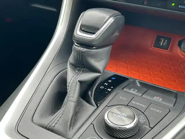 トヨタ ＲＡＶ４ アドベンチャー 滋賀県 2023(令5)年 4.2万km グレーメタリック 4WD(F4)/ワンオーナー/モデリスタジャオスフルエアロ/10.5インチ純正ディスプレイオーディオ/（FM/AM/フルセグ/Bluetooth/USB）/バックカメラ/ETC2.0/デジタルインナーミラー型ドラレコ（ＳＤカード無）/ＴＶキャンセラー/ＴｏｙｏｔａＳａｆｅｔｙＳｅｎｓｅ/・プリクラッシュブレーキアシスト/・パーキングサポートブレーキ（前後方静止物）	/・パーキングサポートブレーキ（後方接近車両）/・ブラインドスポットモニター（ＢＳＭ）/・レーンキープアシスト	/・レーダークルーズコントロール（全車速追従機能付））/・標識検知機能	/運転席・助手席シートヒーター/運転席・助手席シートベンチレーション/シートメモリー/電動格納ミラー/電子パーキング/ブレーキホールド/革巻きステアリング/ステアリングスイッチ/ステアリングヒーター/オートライト/LEDヘッドライト/フロントフォグ/オートマチックハイビーム/フルオートエアコン/プッシュスタート/スマートキー/ルーフレール/車速オートロック