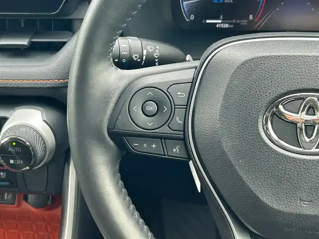 トヨタ ＲＡＶ４ アドベンチャー 滋賀県 2023(令5)年 4.2万km グレーメタリック 4WD(F4)/ワンオーナー/モデリスタジャオスフルエアロ/10.5インチ純正ディスプレイオーディオ/（FM/AM/フルセグ/Bluetooth/USB）/バックカメラ/ETC2.0/デジタルインナーミラー型ドラレコ（ＳＤカード無）/ＴＶキャンセラー/ＴｏｙｏｔａＳａｆｅｔｙＳｅｎｓｅ/・プリクラッシュブレーキアシスト/・パーキングサポートブレーキ（前後方静止物）	/・パーキングサポートブレーキ（後方接近車両）/・ブラインドスポットモニター（ＢＳＭ）/・レーンキープアシスト	/・レーダークルーズコントロール（全車速追従機能付））/・標識検知機能	/運転席・助手席シートヒーター/運転席・助手席シートベンチレーション/シートメモリー/電動格納ミラー/電子パーキング/ブレーキホールド/革巻きステアリング/ステアリングスイッチ/ステアリングヒーター/オートライト/LEDヘッドライト/フロントフォグ/オートマチックハイビーム/フルオートエアコン/プッシュスタート/スマートキー/ルーフレール/車速オートロック