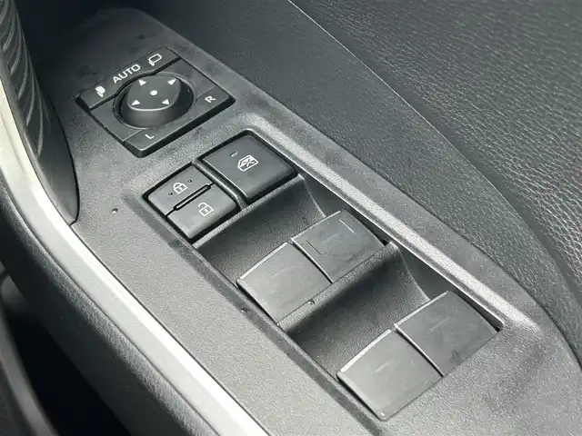 トヨタ ＲＡＶ４ アドベンチャー 滋賀県 2023(令5)年 4.2万km グレーメタリック 4WD(F4)/ワンオーナー/モデリスタジャオスフルエアロ/10.5インチ純正ディスプレイオーディオ/（FM/AM/フルセグ/Bluetooth/USB）/バックカメラ/ETC2.0/デジタルインナーミラー型ドラレコ（ＳＤカード無）/ＴＶキャンセラー/ＴｏｙｏｔａＳａｆｅｔｙＳｅｎｓｅ/・プリクラッシュブレーキアシスト/・パーキングサポートブレーキ（前後方静止物）	/・パーキングサポートブレーキ（後方接近車両）/・ブラインドスポットモニター（ＢＳＭ）/・レーンキープアシスト	/・レーダークルーズコントロール（全車速追従機能付））/・標識検知機能	/運転席・助手席シートヒーター/運転席・助手席シートベンチレーション/シートメモリー/電動格納ミラー/電子パーキング/ブレーキホールド/革巻きステアリング/ステアリングスイッチ/ステアリングヒーター/オートライト/LEDヘッドライト/フロントフォグ/オートマチックハイビーム/フルオートエアコン/プッシュスタート/スマートキー/ルーフレール/車速オートロック