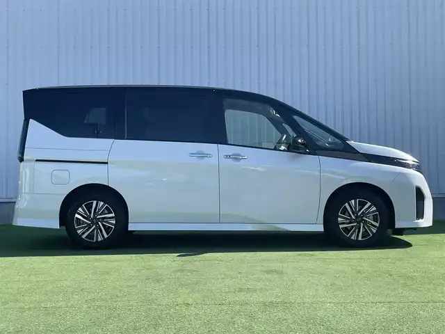 日産 セレナ e－パワー ハイウェイスター V 香川県 2023(令5)年 2.2万km パールⅡ 社外7インチメモリナビ/→ワンセグ/CD/DVD/Bluetooth/iPod/AUX/インテリジェントアラウンドビューモニター/インテリジェントルームミラー/プロパイロット/インテリジェントクルーズコントロール/インテリジェントエマージェンシーブレーキ/インテリジェントLI（車線逸脱防止支援システム）/インテリジェントLDW（車線逸脱警報)/インテリジェントパーキングアシスト/インテリジェントBSI（後側方衝突防止支援システム）/インテリジェントBSW（後側方車両検知警報）/BSM/アダップティブLEDヘッドライト/電子パーキング/オートブレーキホールド/革巻きステアリング/ステアリングリモコン/前後ドライブレコーダー/ビルトインETC/プッシュスタート/キーレス/カラーコード：XKJ