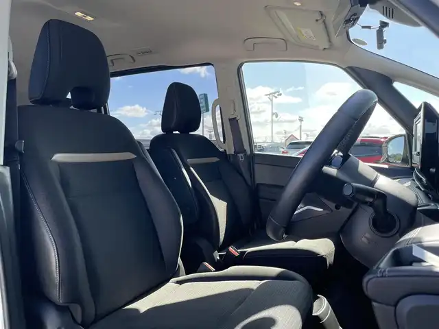 日産 セレナ e－パワー ハイウェイスター V 香川県 2023(令5)年 2.2万km パールⅡ 社外7インチメモリナビ/→ワンセグ/CD/DVD/Bluetooth/iPod/AUX/インテリジェントアラウンドビューモニター/インテリジェントルームミラー/プロパイロット/インテリジェントクルーズコントロール/インテリジェントエマージェンシーブレーキ/インテリジェントLI（車線逸脱防止支援システム）/インテリジェントLDW（車線逸脱警報)/インテリジェントパーキングアシスト/インテリジェントBSI（後側方衝突防止支援システム）/インテリジェントBSW（後側方車両検知警報）/BSM/アダップティブLEDヘッドライト/電子パーキング/オートブレーキホールド/革巻きステアリング/ステアリングリモコン/前後ドライブレコーダー/ビルトインETC/プッシュスタート/キーレス/カラーコード：XKJ