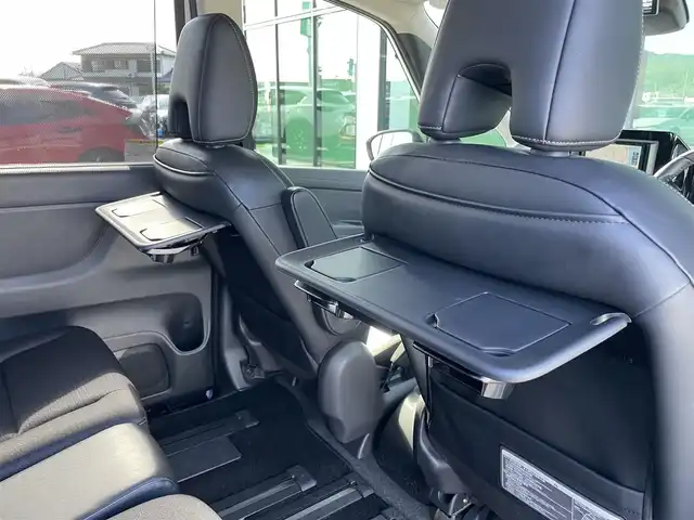 日産 セレナ e－パワー ハイウェイスター V 香川県 2023(令5)年 2.2万km パールⅡ 社外7インチメモリナビ/→ワンセグ/CD/DVD/Bluetooth/iPod/AUX/インテリジェントアラウンドビューモニター/インテリジェントルームミラー/プロパイロット/インテリジェントクルーズコントロール/インテリジェントエマージェンシーブレーキ/インテリジェントLI（車線逸脱防止支援システム）/インテリジェントLDW（車線逸脱警報)/インテリジェントパーキングアシスト/インテリジェントBSI（後側方衝突防止支援システム）/インテリジェントBSW（後側方車両検知警報）/BSM/アダップティブLEDヘッドライト/電子パーキング/オートブレーキホールド/革巻きステアリング/ステアリングリモコン/前後ドライブレコーダー/ビルトインETC/プッシュスタート/キーレス/カラーコード：XKJ
