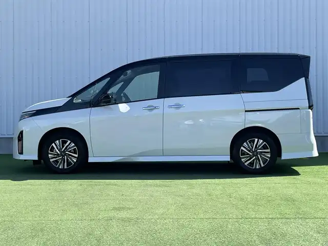 日産 セレナ e－パワー ハイウェイスター V 香川県 2023(令5)年 2.2万km パールⅡ 社外7インチメモリナビ/→ワンセグ/CD/DVD/Bluetooth/iPod/AUX/インテリジェントアラウンドビューモニター/インテリジェントルームミラー/プロパイロット/インテリジェントクルーズコントロール/インテリジェントエマージェンシーブレーキ/インテリジェントLI（車線逸脱防止支援システム）/インテリジェントLDW（車線逸脱警報)/インテリジェントパーキングアシスト/インテリジェントBSI（後側方衝突防止支援システム）/インテリジェントBSW（後側方車両検知警報）/BSM/アダップティブLEDヘッドライト/電子パーキング/オートブレーキホールド/革巻きステアリング/ステアリングリモコン/前後ドライブレコーダー/ビルトインETC/プッシュスタート/キーレス/カラーコード：XKJ