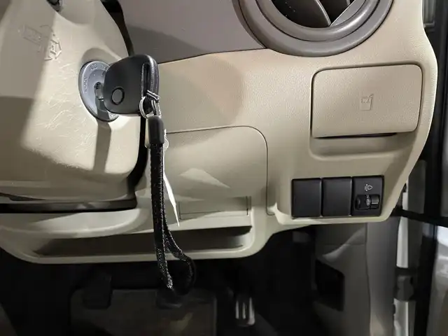 スズキ アルト F 青森県 2012(平24)年 2.6万km シルキーシルバーメタリック AIS評価4点/4WD/5速MT/純正オーディオ/【AM/FM/CD】/純正フロアマット/ヘッドライトレベライザー/ドアバイザー/取扱説明書/保証書