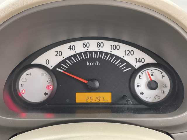 スズキ アルト F 道央・札幌 2012(平24)年 2.6万km シルキーシルバーメタリック 4WD/5速MT/純正オーディオ/(AM/FM/CD)/純正フロアマット/ヘッドライトレベライザー/ドアバイザー/取扱説明書/保証書