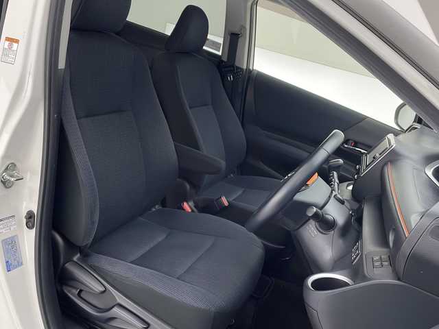 トヨタ シエンタ G 沖縄県 2018(平30)年 6.1万km ホワイトパールクリスタルシャイン 純正ナビ(ＮＳＺＴ－Ｗ６６Ｔ)　/(フルセグＴＶ　Ｂｌｕｅｔｏｏｔｈ　ＣＤ　ＤＶＤ)　/バックカメラ　/ドライブレコーダー　/ＥＴＣ　/両側パワースライドドア　/トヨタセーフティセンス/スマートキー　/アイドリングストップ/ＬＥＤヘッドライト/オートライト/純正15インチアルミホイール　/純正エアロ(モデリスタ)/純正フロアマット