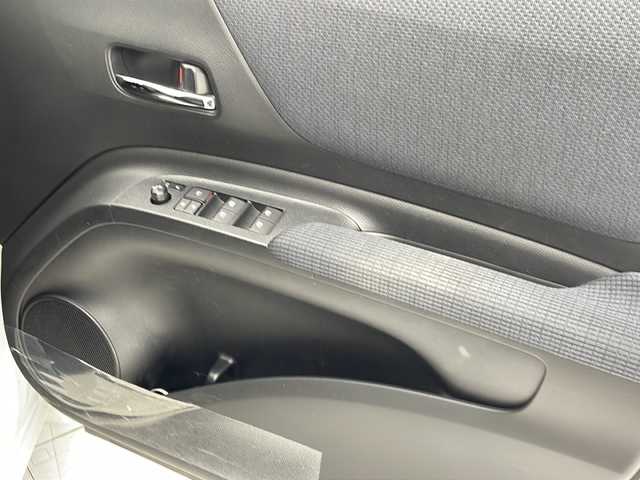 トヨタ シエンタ G 沖縄県 2018(平30)年 6.1万km ホワイトパールクリスタルシャイン 純正ナビ(ＮＳＺＴ－Ｗ６６Ｔ)　/(フルセグＴＶ　Ｂｌｕｅｔｏｏｔｈ　ＣＤ　ＤＶＤ)　/バックカメラ　/ドライブレコーダー　/ＥＴＣ　/両側パワースライドドア　/トヨタセーフティセンス/スマートキー　/アイドリングストップ/ＬＥＤヘッドライト/オートライト/純正15インチアルミホイール　/純正エアロ(モデリスタ)/純正フロアマット