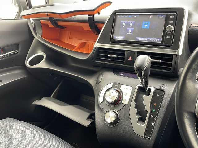 トヨタ シエンタ G 沖縄県 2018(平30)年 6.1万km ホワイトパールクリスタルシャイン 純正ナビ(ＮＳＺＴ－Ｗ６６Ｔ)　/(フルセグＴＶ　Ｂｌｕｅｔｏｏｔｈ　ＣＤ　ＤＶＤ)　/バックカメラ　/ドライブレコーダー　/ＥＴＣ　/両側パワースライドドア　/トヨタセーフティセンス/スマートキー　/アイドリングストップ/ＬＥＤヘッドライト/オートライト/純正15インチアルミホイール　/純正エアロ(モデリスタ)/純正フロアマット