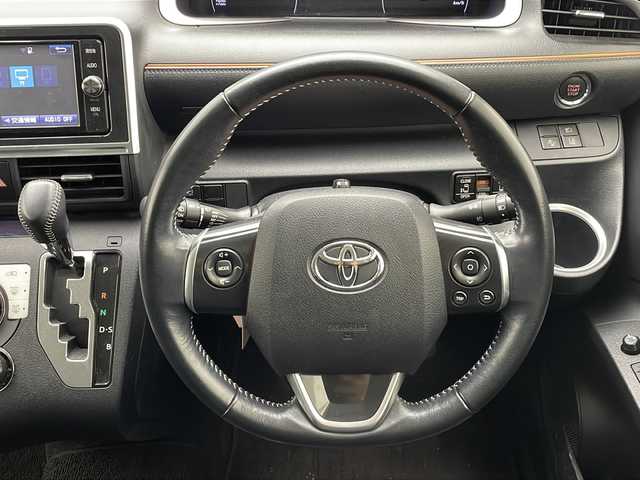 トヨタ シエンタ G 沖縄県 2018(平30)年 6.1万km ホワイトパールクリスタルシャイン 純正ナビ(ＮＳＺＴ－Ｗ６６Ｔ)　/(フルセグＴＶ　Ｂｌｕｅｔｏｏｔｈ　ＣＤ　ＤＶＤ)　/バックカメラ　/ドライブレコーダー　/ＥＴＣ　/両側パワースライドドア　/トヨタセーフティセンス/スマートキー　/アイドリングストップ/ＬＥＤヘッドライト/オートライト/純正15インチアルミホイール　/純正エアロ(モデリスタ)/純正フロアマット