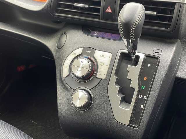 トヨタ シエンタ G 沖縄県 2018(平30)年 6.1万km ホワイトパールクリスタルシャイン 純正ナビ(ＮＳＺＴ－Ｗ６６Ｔ)　/(フルセグＴＶ　Ｂｌｕｅｔｏｏｔｈ　ＣＤ　ＤＶＤ)　/バックカメラ　/ドライブレコーダー　/ＥＴＣ　/両側パワースライドドア　/トヨタセーフティセンス/スマートキー　/アイドリングストップ/ＬＥＤヘッドライト/オートライト/純正15インチアルミホイール　/純正エアロ(モデリスタ)/純正フロアマット