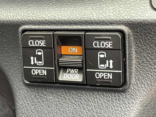 トヨタ シエンタ G 沖縄県 2018(平30)年 6.1万km ホワイトパールクリスタルシャイン 純正ナビ(ＮＳＺＴ－Ｗ６６Ｔ)　/(フルセグＴＶ　Ｂｌｕｅｔｏｏｔｈ　ＣＤ　ＤＶＤ)　/バックカメラ　/ドライブレコーダー　/ＥＴＣ　/両側パワースライドドア　/トヨタセーフティセンス/スマートキー　/アイドリングストップ/ＬＥＤヘッドライト/オートライト/純正15インチアルミホイール　/純正エアロ(モデリスタ)/純正フロアマット