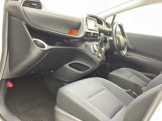 トヨタ シエンタ G 沖縄県 2018(平30)年 6.1万km ホワイトパールクリスタルシャイン 純正ナビ(ＮＳＺＴ－Ｗ６６Ｔ)　/(フルセグＴＶ　Ｂｌｕｅｔｏｏｔｈ　ＣＤ　ＤＶＤ)　/バックカメラ　/ドライブレコーダー　/ＥＴＣ　/両側パワースライドドア　/トヨタセーフティセンス/スマートキー　/アイドリングストップ/ＬＥＤヘッドライト/オートライト/純正15インチアルミホイール　/純正エアロ(モデリスタ)/純正フロアマット