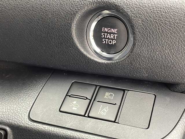 トヨタ シエンタ G 沖縄県 2018(平30)年 6.1万km ホワイトパールクリスタルシャイン 純正ナビ(ＮＳＺＴ－Ｗ６６Ｔ)　/(フルセグＴＶ　Ｂｌｕｅｔｏｏｔｈ　ＣＤ　ＤＶＤ)　/バックカメラ　/ドライブレコーダー　/ＥＴＣ　/両側パワースライドドア　/トヨタセーフティセンス/スマートキー　/アイドリングストップ/ＬＥＤヘッドライト/オートライト/純正15インチアルミホイール　/純正エアロ(モデリスタ)/純正フロアマット