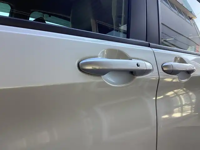 ホンダ フリード＋ ハイブリット クロスター ホンダセンシング 鹿児島県 2021(令3)年 11.7万km プラチナホワイトパール ワンオーナー/純正9インチプレミアムインターナビ/(VXM-217VFNi)/バックカメラ/ビルトインETC(ナビ連動)/純正ドライブレコーダー(DRH-204VD)/(ナビ連動タイプ/前後カメラ)/Cパッケージ/・照明付きバニティミラー(運転席/助手席)/・プラズマクラスター付きオートエアコン/・サイド/カーテンエアバッグ/・シートヒーター(運転席/助手席)/・ロールサンシェード(スライドドア)/・熱線入りフロントウインドウ/ヒーデッドドアミラー/USB端子/ステアリングスイッチ/ホンダセンシング(安全運転支援システム)/両側パワースライドドア/LEDヘッドライト/オートライト/LEDフロントフォグランプ/合皮/ファブリックコンビシート/シルバールーフレール/マルチラゲッジボード/ルーフラック/スマートキー×2本/取説&保証書&ナビ取説有り/ダンロップ エナセーブ/2022年製フロント2本/2025年製リヤ2本/