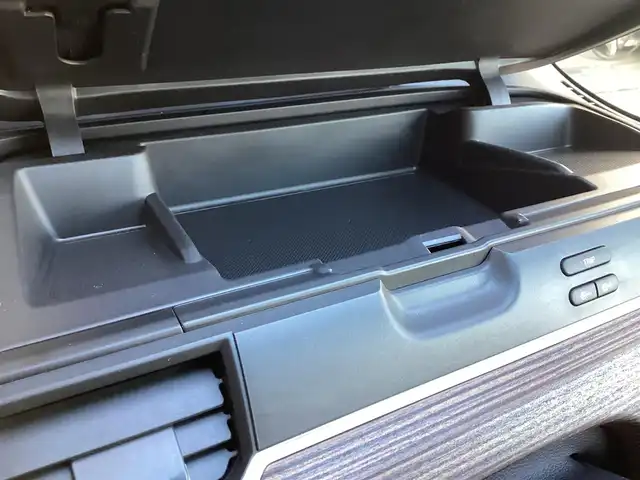 ホンダ フリード＋ ハイブリット クロスター ホンダセンシング 鹿児島県 2021(令3)年 11.7万km プラチナホワイトパール ワンオーナー/純正9インチプレミアムインターナビ/(VXM-217VFNi)/バックカメラ/ビルトインETC(ナビ連動)/純正ドライブレコーダー(DRH-204VD)/(ナビ連動タイプ/前後カメラ)/Cパッケージ/・照明付きバニティミラー(運転席/助手席)/・プラズマクラスター付きオートエアコン/・サイド/カーテンエアバッグ/・シートヒーター(運転席/助手席)/・ロールサンシェード(スライドドア)/・熱線入りフロントウインドウ/ヒーデッドドアミラー/USB端子/ステアリングスイッチ/ホンダセンシング(安全運転支援システム)/両側パワースライドドア/LEDヘッドライト/オートライト/LEDフロントフォグランプ/合皮/ファブリックコンビシート/シルバールーフレール/マルチラゲッジボード/ルーフラック/スマートキー×2本/取説&保証書&ナビ取説有り/ダンロップ エナセーブ/2022年製フロント2本/2025年製リヤ2本/