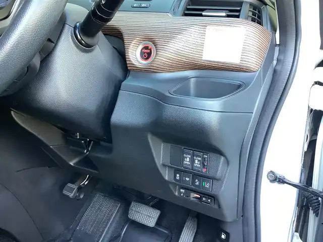 ホンダ フリード＋ ハイブリット クロスター ホンダセンシング 鹿児島県 2021(令3)年 11.7万km プラチナホワイトパール ワンオーナー/純正9インチプレミアムインターナビ/(VXM-217VFNi)/バックカメラ/ビルトインETC(ナビ連動)/純正ドライブレコーダー(DRH-204VD)/(ナビ連動タイプ/前後カメラ)/Cパッケージ/・照明付きバニティミラー(運転席/助手席)/・プラズマクラスター付きオートエアコン/・サイド/カーテンエアバッグ/・シートヒーター(運転席/助手席)/・ロールサンシェード(スライドドア)/・熱線入りフロントウインドウ/ヒーデッドドアミラー/USB端子/ステアリングスイッチ/ホンダセンシング(安全運転支援システム)/両側パワースライドドア/LEDヘッドライト/オートライト/LEDフロントフォグランプ/合皮/ファブリックコンビシート/シルバールーフレール/マルチラゲッジボード/ルーフラック/スマートキー×2本/取説&保証書&ナビ取説有り/ダンロップ エナセーブ/2022年製フロント2本/2025年製リヤ2本/