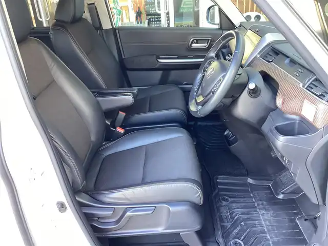 ホンダ フリード＋ ハイブリット クロスター ホンダセンシング 鹿児島県 2021(令3)年 11.7万km プラチナホワイトパール ワンオーナー/純正9インチプレミアムインターナビ/(VXM-217VFNi)/バックカメラ/ビルトインETC(ナビ連動)/純正ドライブレコーダー(DRH-204VD)/(ナビ連動タイプ/前後カメラ)/Cパッケージ/・照明付きバニティミラー(運転席/助手席)/・プラズマクラスター付きオートエアコン/・サイド/カーテンエアバッグ/・シートヒーター(運転席/助手席)/・ロールサンシェード(スライドドア)/・熱線入りフロントウインドウ/ヒーデッドドアミラー/USB端子/ステアリングスイッチ/ホンダセンシング(安全運転支援システム)/両側パワースライドドア/LEDヘッドライト/オートライト/LEDフロントフォグランプ/合皮/ファブリックコンビシート/シルバールーフレール/マルチラゲッジボード/ルーフラック/スマートキー×2本/取説&保証書&ナビ取説有り/ダンロップ エナセーブ/2022年製フロント2本/2025年製リヤ2本/