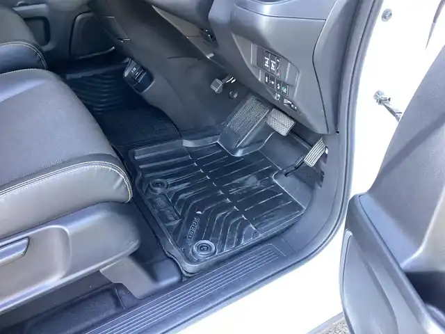 ホンダ フリード＋ ハイブリット クロスター ホンダセンシング 鹿児島県 2021(令3)年 11.7万km プラチナホワイトパール ワンオーナー/純正9インチプレミアムインターナビ/(VXM-217VFNi)/バックカメラ/ビルトインETC(ナビ連動)/純正ドライブレコーダー(DRH-204VD)/(ナビ連動タイプ/前後カメラ)/Cパッケージ/・照明付きバニティミラー(運転席/助手席)/・プラズマクラスター付きオートエアコン/・サイド/カーテンエアバッグ/・シートヒーター(運転席/助手席)/・ロールサンシェード(スライドドア)/・熱線入りフロントウインドウ/ヒーデッドドアミラー/USB端子/ステアリングスイッチ/ホンダセンシング(安全運転支援システム)/両側パワースライドドア/LEDヘッドライト/オートライト/LEDフロントフォグランプ/合皮/ファブリックコンビシート/シルバールーフレール/マルチラゲッジボード/ルーフラック/スマートキー×2本/取説&保証書&ナビ取説有り/ダンロップ エナセーブ/2022年製フロント2本/2025年製リヤ2本/