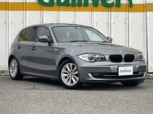 ＢＭＷ １１６ｉ 山形県 2011(平23)年 0.3万km スペースグレー ワンオーナー/社外メモリナビ【AVIC-RZ801】/(DVD/フルセグTV/Bluetooth/USB/MSV)/バックカメラ/横滑り防止機能/純正16インチアルミホイール/HIDヘッドライト/カーテンエアバッグ/スペアキー1本/保証書/取扱説明書