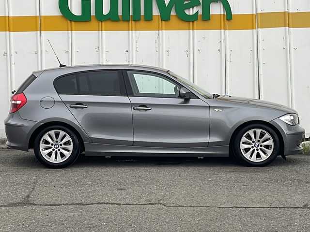 ＢＭＷ １１６ｉ 山形県 2011(平23)年 0.3万km スペースグレー ワンオーナー/社外メモリナビ【AVIC-RZ801】/(DVD/フルセグTV/Bluetooth/USB/MSV)/バックカメラ/横滑り防止機能/純正16インチアルミホイール/HIDヘッドライト/カーテンエアバッグ/スペアキー1本/保証書/取扱説明書