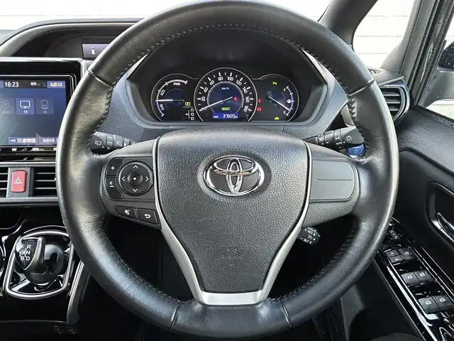トヨタ ヴォクシー ハイブリッド ZS 煌Ⅱ 福岡県 2019(平31)年 3.8万km ブラック 純正9型SDナビ(フルセグTV/CD/DVD/BT)バックモニタトヨタセーフティコーナーセンサー両側電動パワスラクルーズコントロールドラレコETCシートヒーターUSB純正フロアマット純正LEDヘッドライト純正アルミホイールプッシュスタートスマートキー
