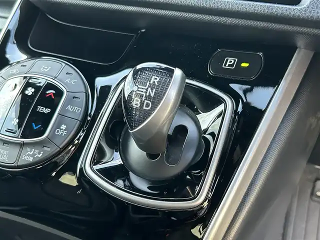 トヨタ ヴォクシー ハイブリッド ZS 煌Ⅱ 福岡県 2019(平31)年 3.8万km ブラック 純正9型SDナビ(フルセグTV/CD/DVD/BT)バックモニタトヨタセーフティコーナーセンサー両側電動パワスラクルーズコントロールドラレコETCシートヒーターUSB純正フロアマット純正LEDヘッドライト純正アルミホイールプッシュスタートスマートキー