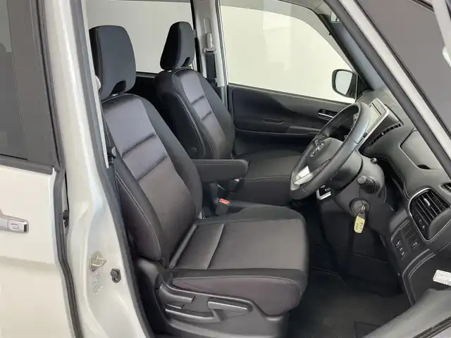 日産 セレナ ハイウェイスターVセレクションⅡ 埼玉県 2018(平30)年 4.5万km ブリリアントホワイトパール 2トーン セーフティパックB/・プロパイロット/・電動パーキングブレーキ/ブレーキホールド/・インテリジェントルームミラー/・アラウンドビューモニター/・パーキングアシスト/・カーテンエアバック/コーナーセンサー/ハンズフリー両側パワースライドドア/エマージェンシーブレーキ/ハイビームアシスト/車線逸脱警報/純正９型ナビ（MM５１８D-L）/・フルセグ/・CD/DVD/ブルーレイ/・Bluetooth/・SD音楽録音/純正フリップダウンモニター/革巻きステアリング/オートライト/LEDヘッドライト/フォグランプ/純正１６インチアルミホイール/W+サイド+カーテンエアバック
