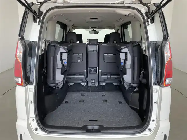 日産 セレナ ハイウェイスターVセレクションⅡ 埼玉県 2018(平30)年 4.5万km ブリリアントホワイトパール 2トーン セーフティパックB/・プロパイロット/・電動パーキングブレーキ/ブレーキホールド/・インテリジェントルームミラー/・アラウンドビューモニター/・パーキングアシスト/・カーテンエアバック/コーナーセンサー/ハンズフリー両側パワースライドドア/エマージェンシーブレーキ/ハイビームアシスト/車線逸脱警報/純正９型ナビ（MM５１８D-L）/・フルセグ/・CD/DVD/ブルーレイ/・Bluetooth/・SD音楽録音/純正フリップダウンモニター/革巻きステアリング/オートライト/LEDヘッドライト/フォグランプ/純正１６インチアルミホイール/W+サイド+カーテンエアバック