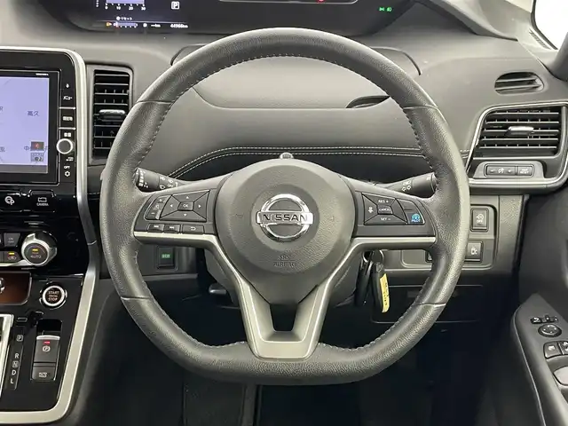 日産 セレナ ハイウェイスターVセレクションⅡ 埼玉県 2018(平30)年 4.5万km ブリリアントホワイトパール 2トーン セーフティパックB/・プロパイロット/・電動パーキングブレーキ/ブレーキホールド/・インテリジェントルームミラー/・アラウンドビューモニター/・パーキングアシスト/・カーテンエアバック/コーナーセンサー/ハンズフリー両側パワースライドドア/エマージェンシーブレーキ/ハイビームアシスト/車線逸脱警報/純正９型ナビ（MM５１８D-L）/・フルセグ/・CD/DVD/ブルーレイ/・Bluetooth/・SD音楽録音/純正フリップダウンモニター/革巻きステアリング/オートライト/LEDヘッドライト/フォグランプ/純正１６インチアルミホイール/W+サイド+カーテンエアバック