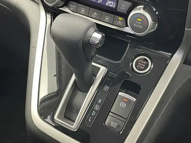 日産 セレナ ハイウェイスターVセレクションⅡ 埼玉県 2018(平30)年 4.5万km ブリリアントホワイトパール 2トーン セーフティパックB/・プロパイロット/・電動パーキングブレーキ/ブレーキホールド/・インテリジェントルームミラー/・アラウンドビューモニター/・パーキングアシスト/・カーテンエアバック/コーナーセンサー/ハンズフリー両側パワースライドドア/エマージェンシーブレーキ/ハイビームアシスト/車線逸脱警報/純正９型ナビ（MM５１８D-L）/・フルセグ/・CD/DVD/ブルーレイ/・Bluetooth/・SD音楽録音/純正フリップダウンモニター/革巻きステアリング/オートライト/LEDヘッドライト/フォグランプ/純正１６インチアルミホイール/W+サイド+カーテンエアバック