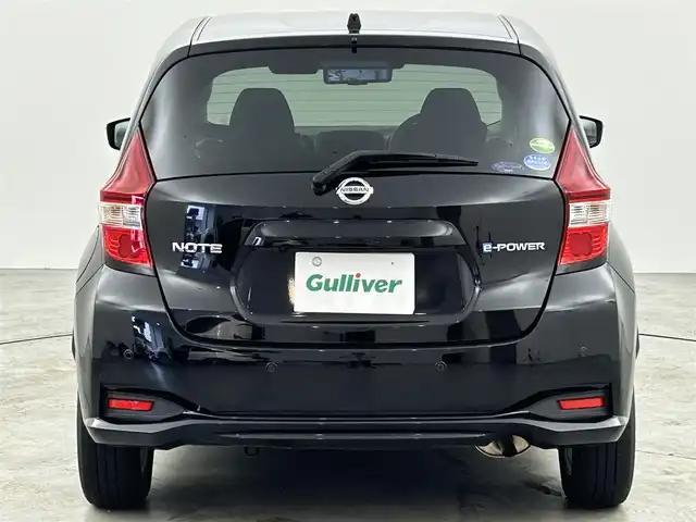 日産 ノート e－パワー X 福岡県 2018(平30)年 2.4万km スーパーブラック 純正ナビ（ＢＴ，フルセグＴＶ）　/アラウンドビューモニター　/インテリジェントルームミラー　/コーナーセンサー　/エマージェンシーブレーキ　/レーンキープ　/横滑り防止装置　/純正１５インチＡＷ　/ＬＥＤヘッドライト
