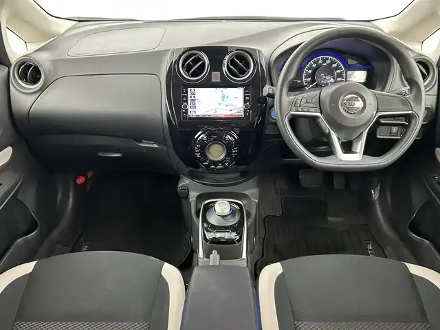 日産 ノート e－パワー X 福岡県 2018(平30)年 2.4万km スーパーブラック 純正ナビ（ＢＴ，フルセグＴＶ）　/アラウンドビューモニター　/インテリジェントルームミラー　/コーナーセンサー　/エマージェンシーブレーキ　/レーンキープ　/横滑り防止装置　/純正１５インチＡＷ　/ＬＥＤヘッドライト