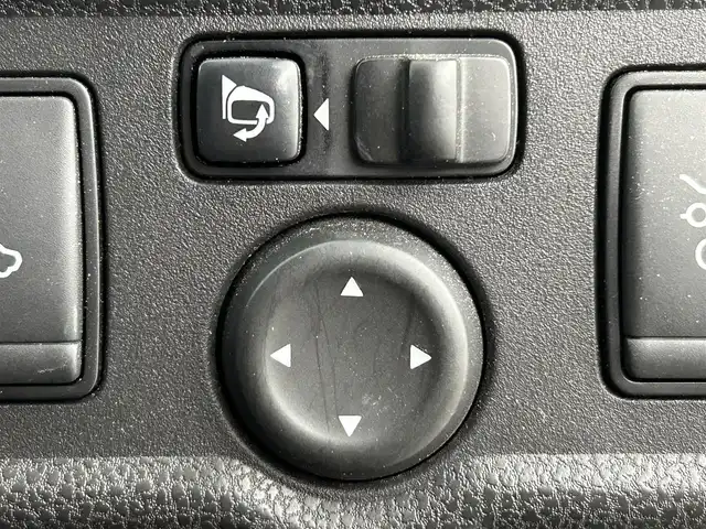 日産 ノート e－パワー X 福岡県 2018(平30)年 2.4万km スーパーブラック 純正ナビ（ＢＴ，フルセグＴＶ）　/アラウンドビューモニター　/インテリジェントルームミラー　/コーナーセンサー　/エマージェンシーブレーキ　/レーンキープ　/横滑り防止装置　/純正１５インチＡＷ　/ＬＥＤヘッドライト