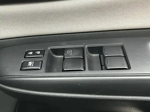 日産 ノート e－パワー X 福岡県 2018(平30)年 2.4万km スーパーブラック 純正ナビ（ＢＴ，フルセグＴＶ）　/アラウンドビューモニター　/インテリジェントルームミラー　/コーナーセンサー　/エマージェンシーブレーキ　/レーンキープ　/横滑り防止装置　/純正１５インチＡＷ　/ＬＥＤヘッドライト