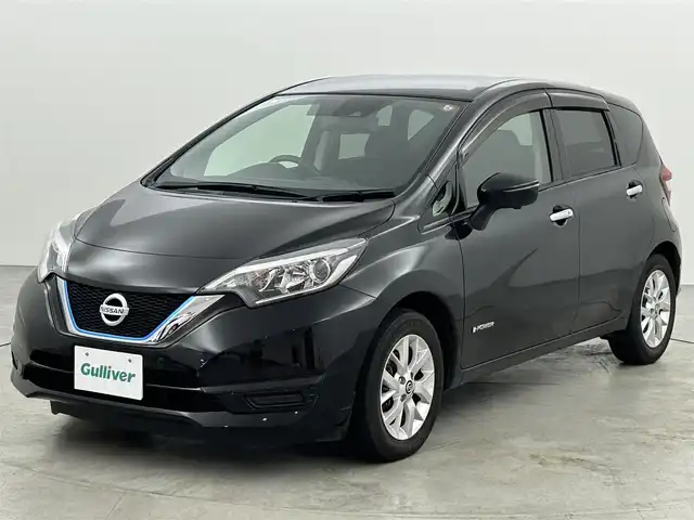 日産 ノート e－パワー X 福岡県 2018(平30)年 2.4万km スーパーブラック 純正ナビ（ＢＴ，フルセグＴＶ）　/アラウンドビューモニター　/インテリジェントルームミラー　/コーナーセンサー　/エマージェンシーブレーキ　/レーンキープ　/横滑り防止装置　/純正１５インチＡＷ　/ＬＥＤヘッドライト