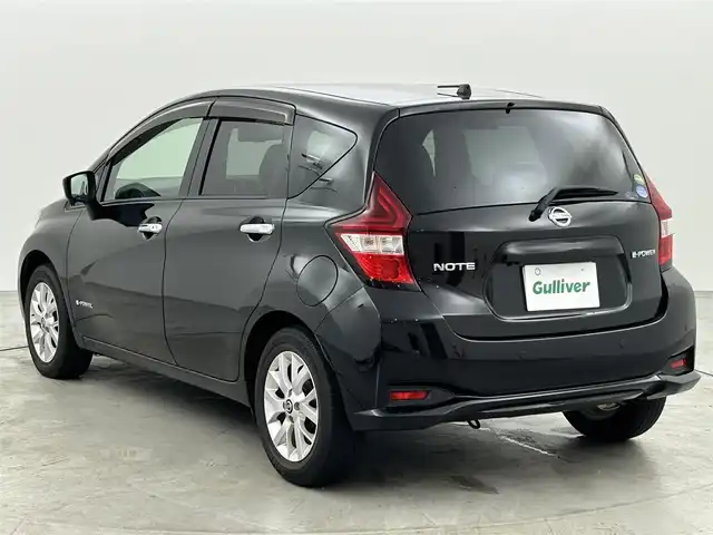 日産 ノート e－パワー X 福岡県 2018(平30)年 2.4万km スーパーブラック 純正ナビ（ＢＴ，フルセグＴＶ）　/アラウンドビューモニター　/インテリジェントルームミラー　/コーナーセンサー　/エマージェンシーブレーキ　/レーンキープ　/横滑り防止装置　/純正１５インチＡＷ　/ＬＥＤヘッドライト
