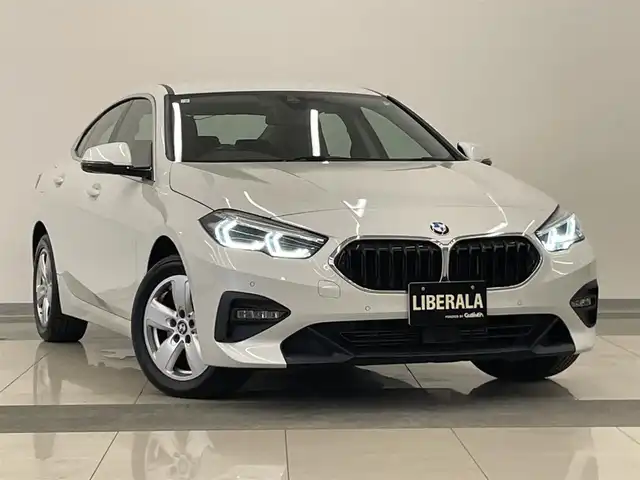 ＢＭＷ ２１８ｉ グランクーペ 岡山県 2020(令2)年 4.6万km ミネラルホワイト 純ｉＤｒｉｖｅ　/Ｒカメラ　/Ｐアシスト　/後退アシスト　/正面衝突警告　/車線逸脱警告　/ステアリングサポート　/車線変更警告　/オートＡ／Ｃ　/ワイヤレスチャージ　/アイドリングストップ　/パワーシート（Ｄ）　/アクティブクルーズ　/BMW純正オールウェザーマット　/オートライト　/オートワイパー　/アップルカープレイ　/ミラー一体型ETC　/ドラレコ（下・R）　/アンビエントライト　/コンフォートアクセス　/リアディライト