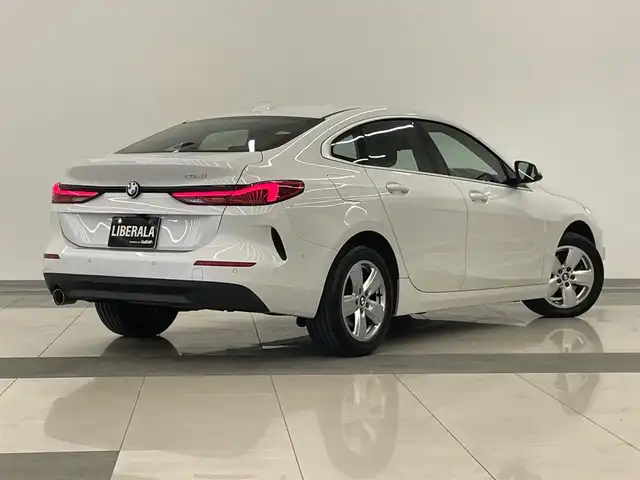 ＢＭＷ ２１８ｉ グランクーペ 岡山県 2020(令2)年 4.6万km ミネラルホワイト 純ｉＤｒｉｖｅ　/Ｒカメラ　/Ｐアシスト　/後退アシスト　/正面衝突警告　/車線逸脱警告　/ステアリングサポート　/車線変更警告　/オートＡ／Ｃ　/ワイヤレスチャージ　/アイドリングストップ　/パワーシート（Ｄ）　/アクティブクルーズ　/BMW純正オールウェザーマット　/オートライト　/オートワイパー　/アップルカープレイ　/ミラー一体型ETC　/ドラレコ（下・R）　/アンビエントライト　/コンフォートアクセス　/リアディライト