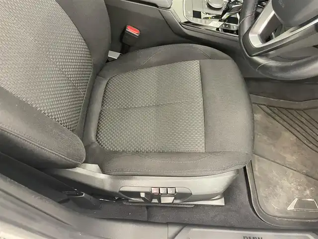 ＢＭＷ ２１８ｉ グランクーペ 岡山県 2020(令2)年 4.6万km ミネラルホワイト 純ｉＤｒｉｖｅ　/Ｒカメラ　/Ｐアシスト　/後退アシスト　/正面衝突警告　/車線逸脱警告　/ステアリングサポート　/車線変更警告　/オートＡ／Ｃ　/ワイヤレスチャージ　/アイドリングストップ　/パワーシート（Ｄ）　/アクティブクルーズ　/BMW純正オールウェザーマット　/オートライト　/オートワイパー　/アップルカープレイ　/ミラー一体型ETC　/ドラレコ（下・R）　/アンビエントライト　/コンフォートアクセス　/リアディライト